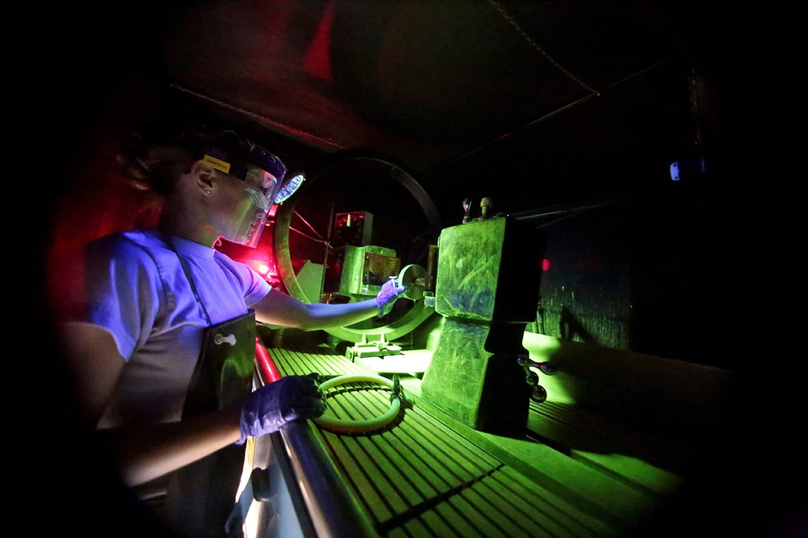 Magnetic particle inspection under black light